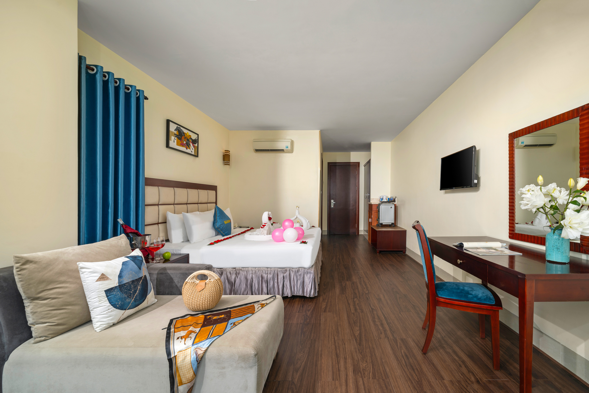 Deluxe DBL Sea view 4